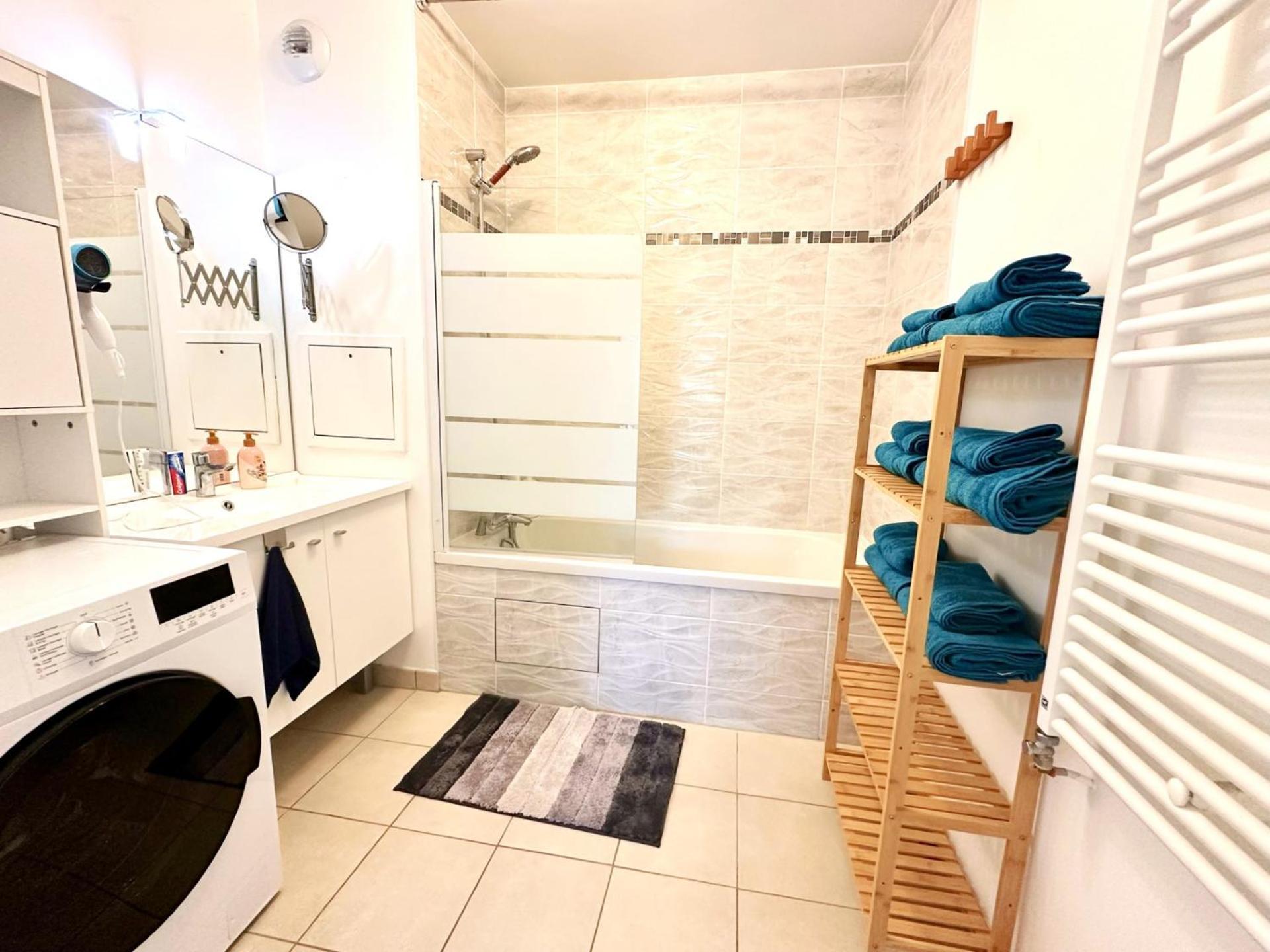 Le Lion D'Or - Parking - Netflix - Wifi - Nerf Apartment Bussy-Saint-Georges Exterior photo